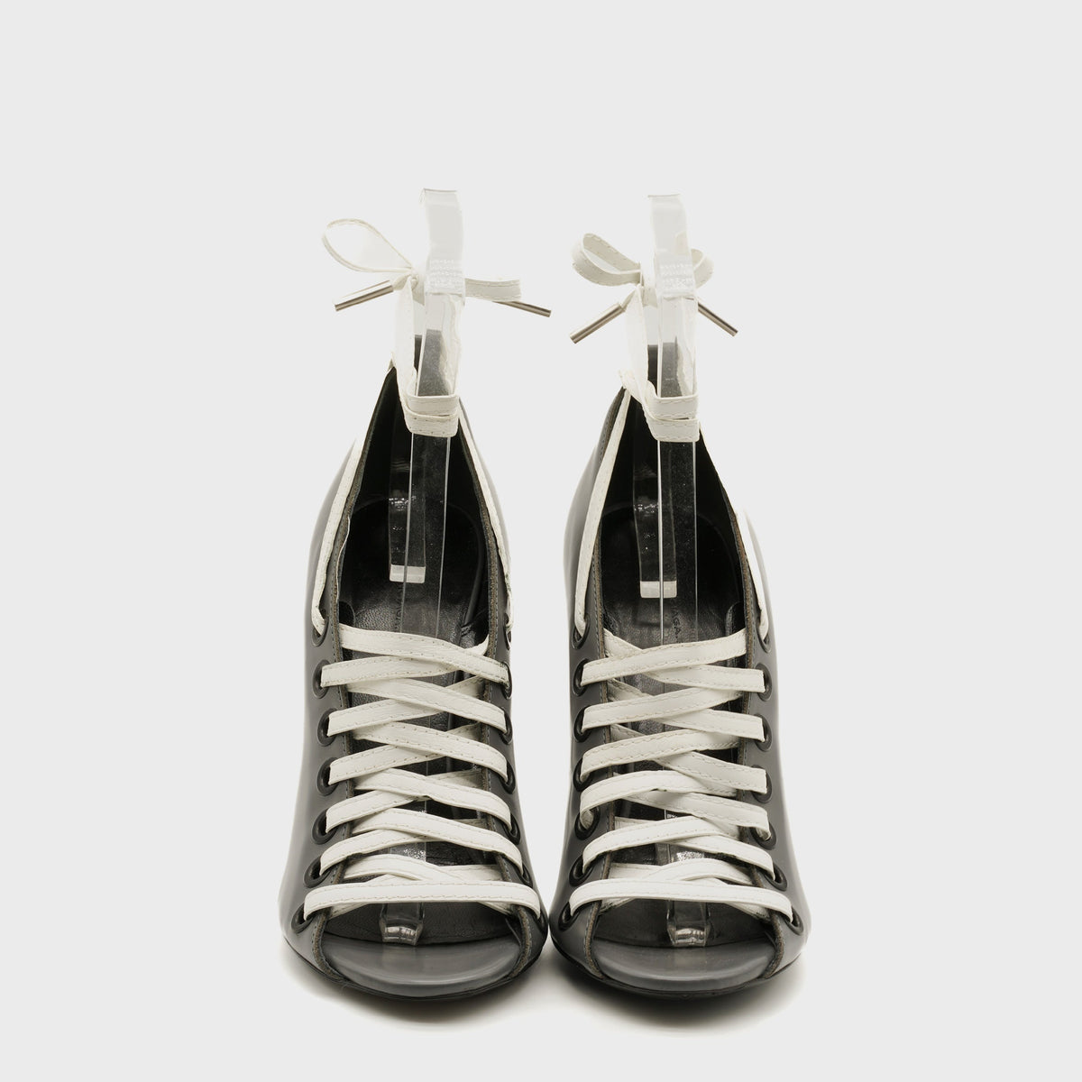 Escarpins à laçage FW 2012 par Nicolas Ghesquière