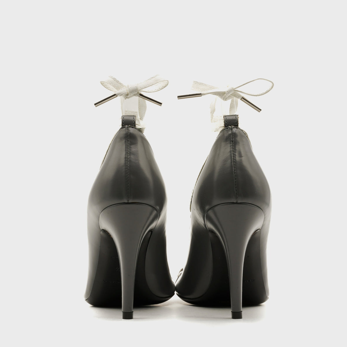Escarpins à laçage FW 2012 par Nicolas Ghesquière