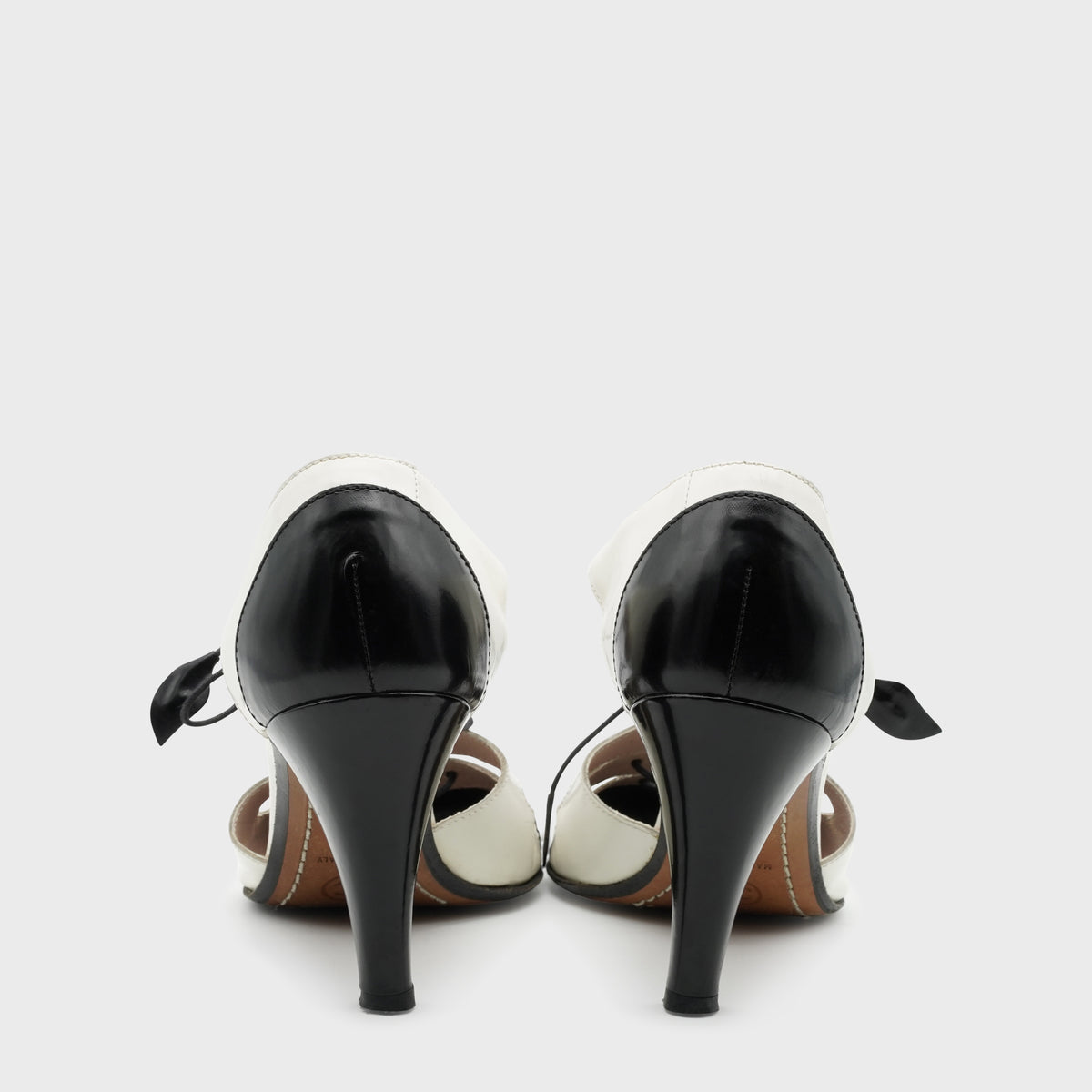 Sandales Noir & Blanc Chanel SS 2003 par Karl Lagerfeld