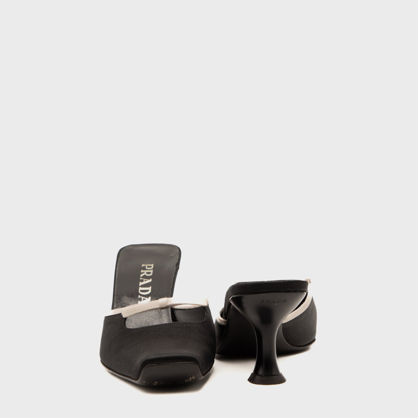 Mules Satin Noir Prada 2000 par Miuccia Prada