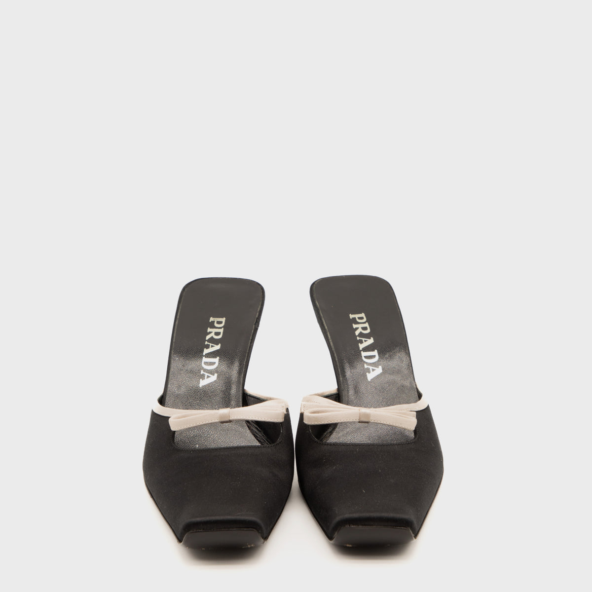 Mules Satin Noir Prada 2000 par Miuccia Prada
