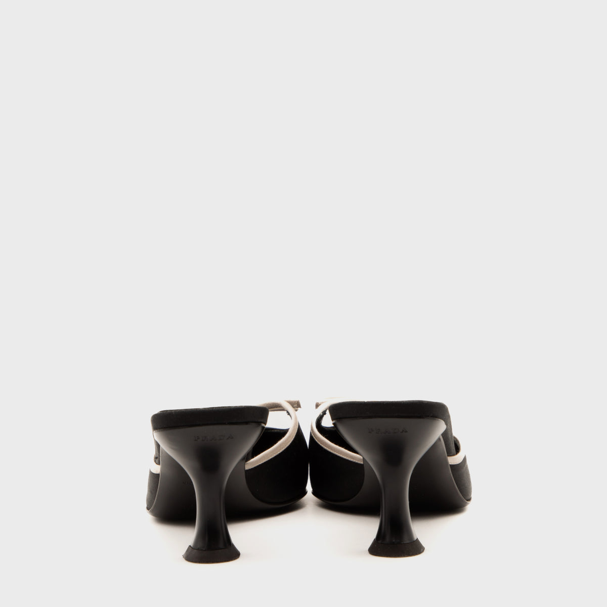 Mules Satin Noir Prada 2000 par Miuccia Prada