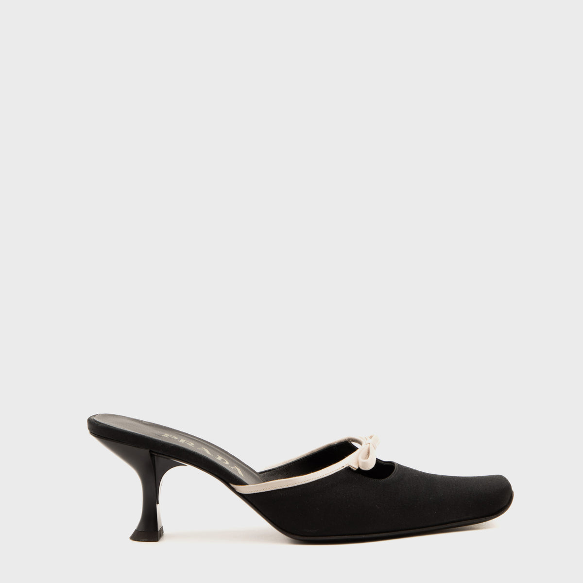 Mules Satin Noir Prada 2000 par Miuccia Prada