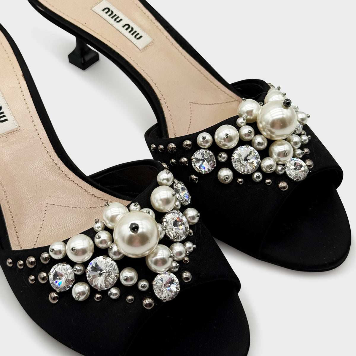 Mules Perle Noir Miu Miu 2010 par Miuccia Prada