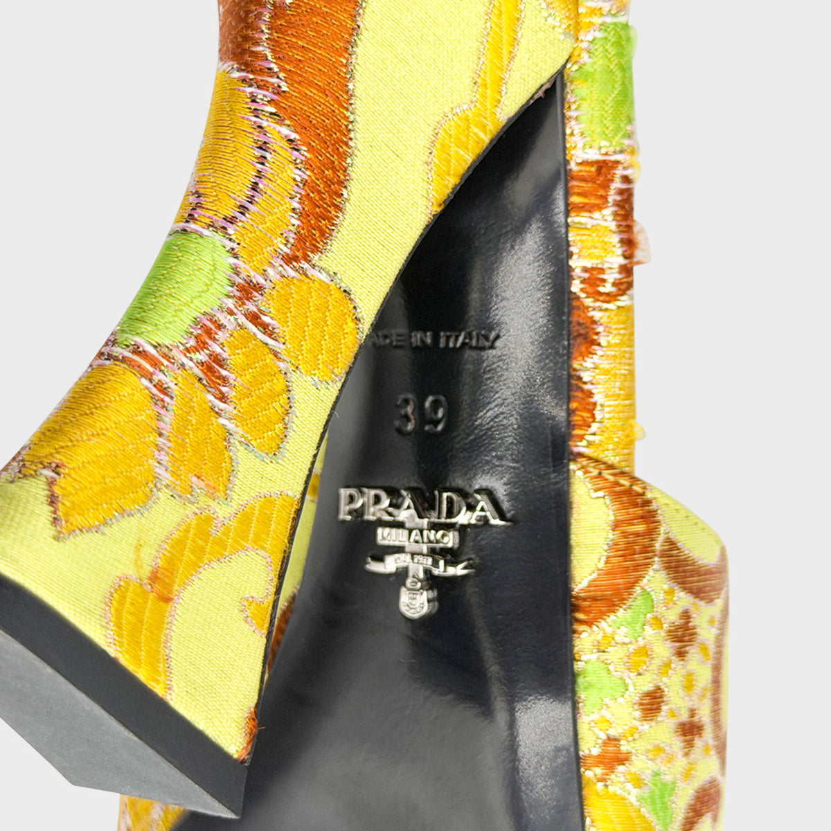 Mules Brocart Jaune Prada SS 2003 par Miuccia Prada