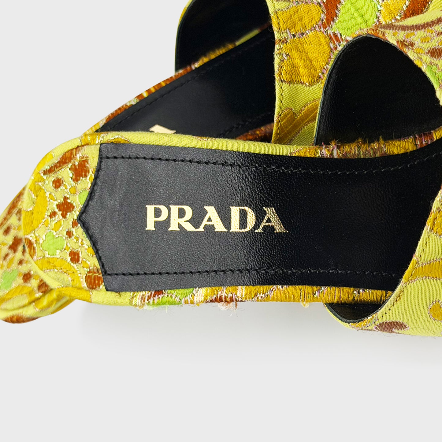 Mules Brocart Jaune Prada SS 2003 par Miuccia Prada