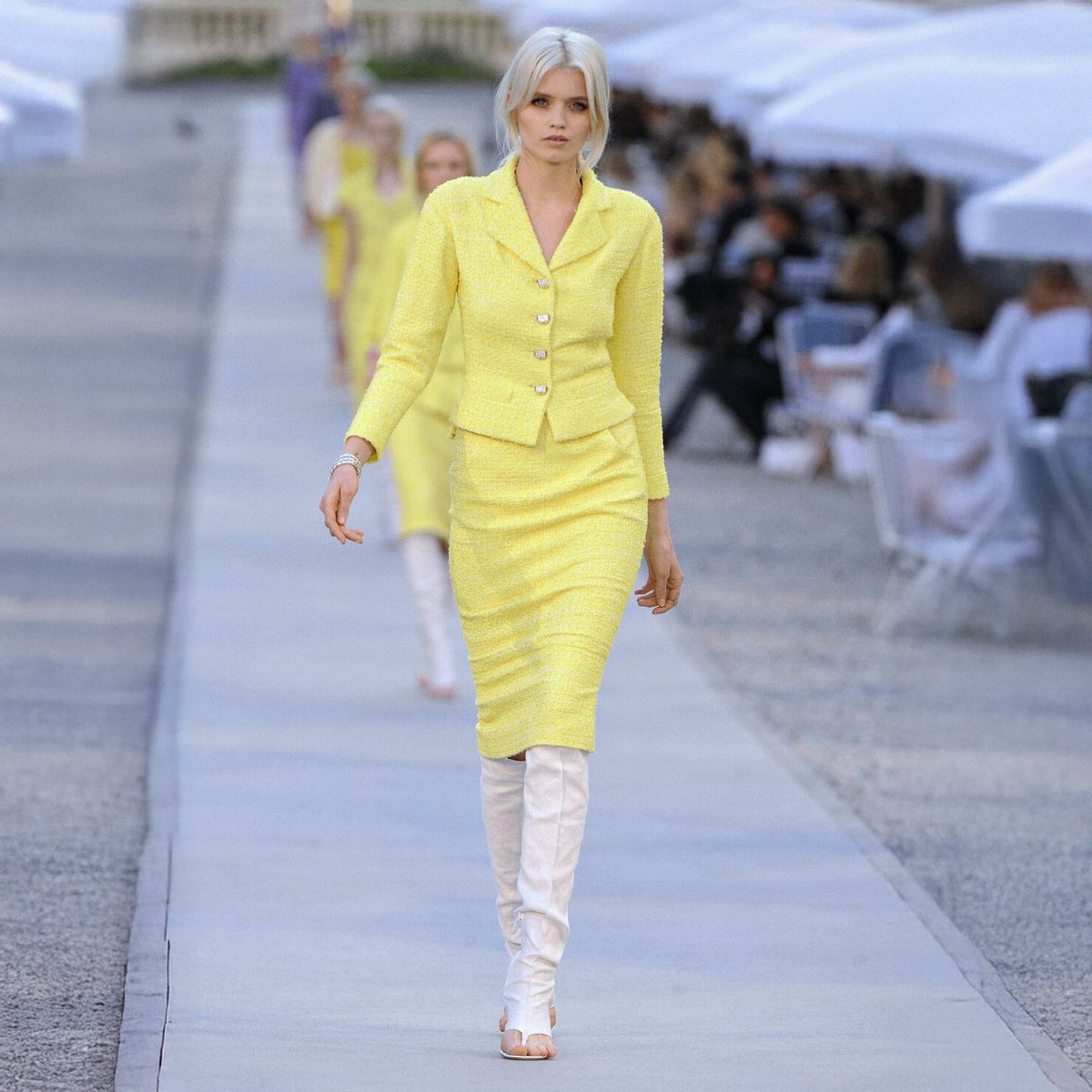 Tailleur Tweed Jaune Chanel Croisière 2012 par Karl Lagerfeld