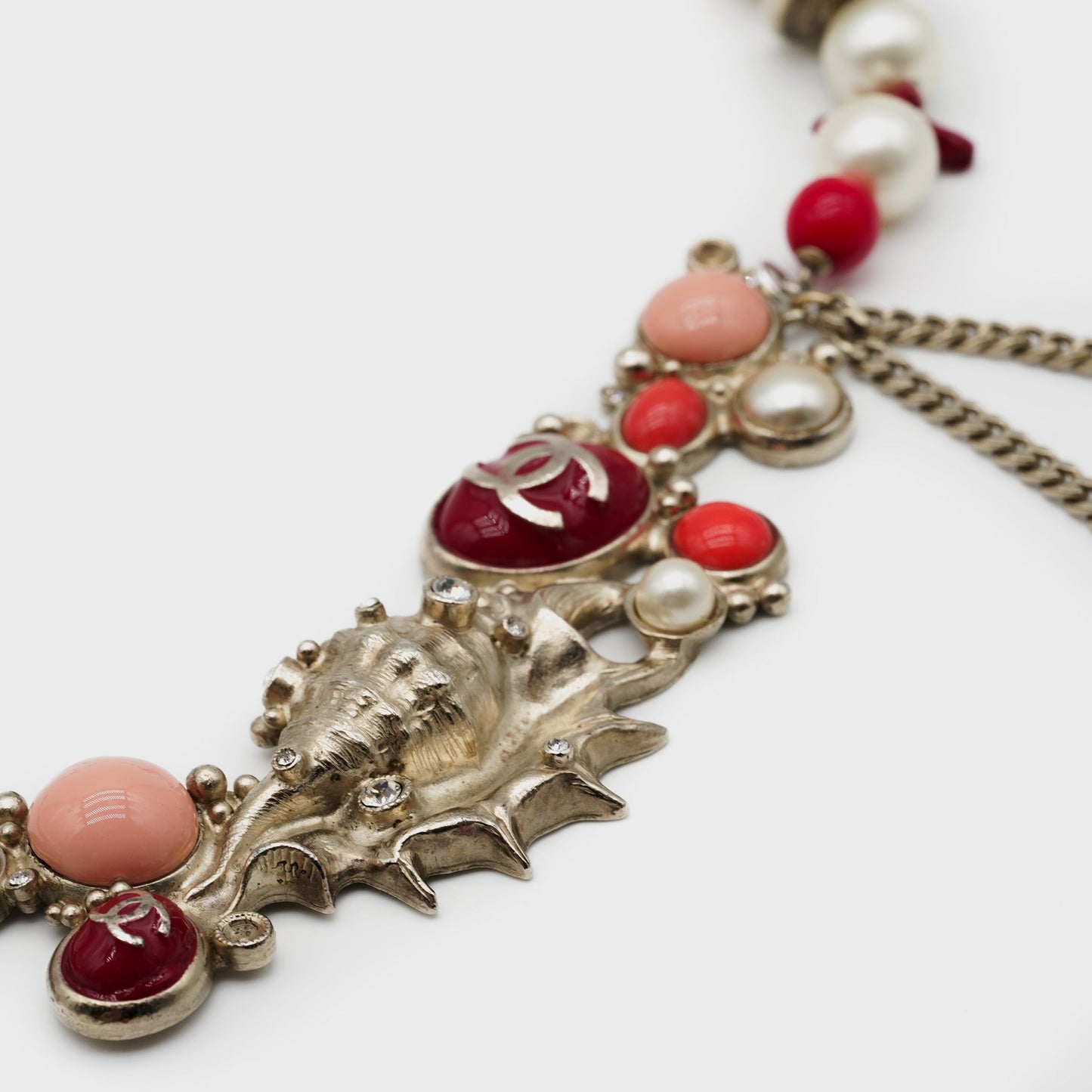 Collier Coquillage Chanel  Pre-Fall 2005 par Karl Lagerfeld