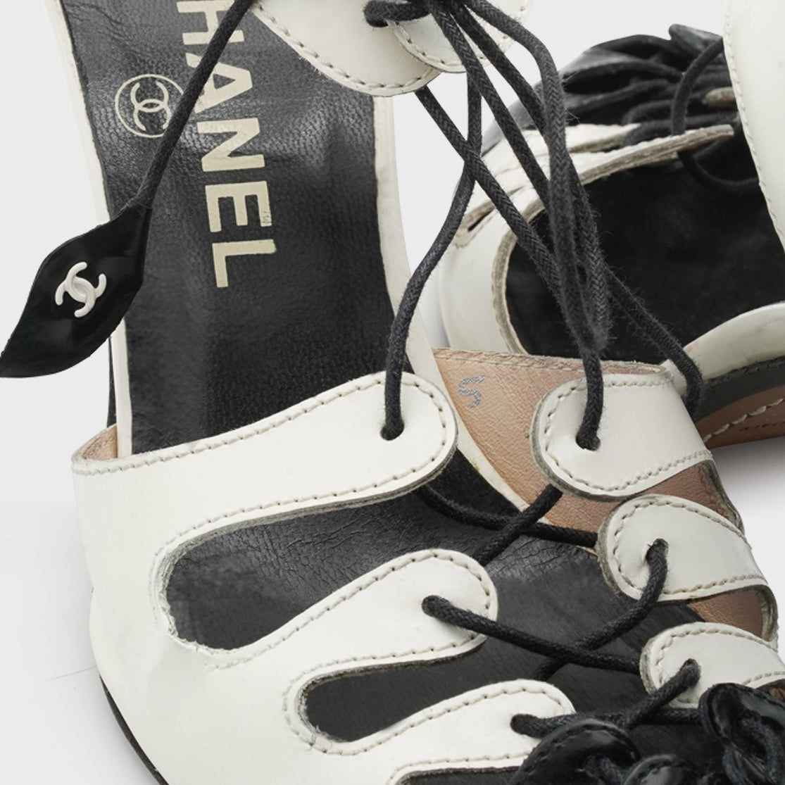 Sandales Noir & Blanc Chanel SS 2003 par Karl Lagerfeld