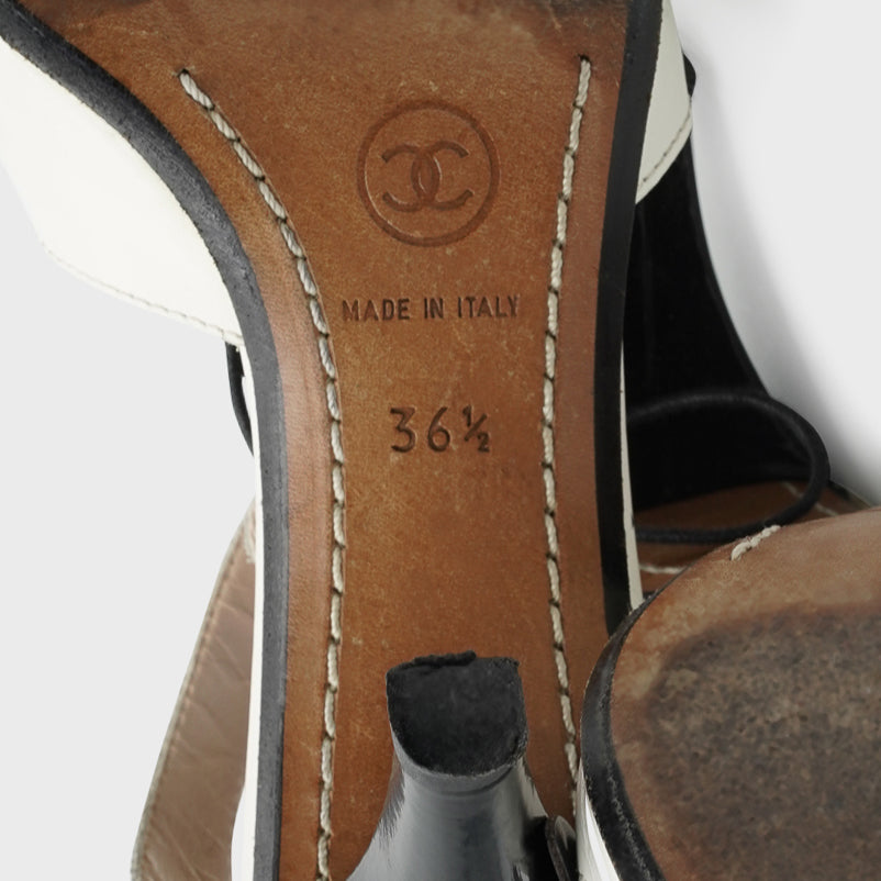 Sandales Noir & Blanc Chanel SS 2003 par Karl Lagerfeld
