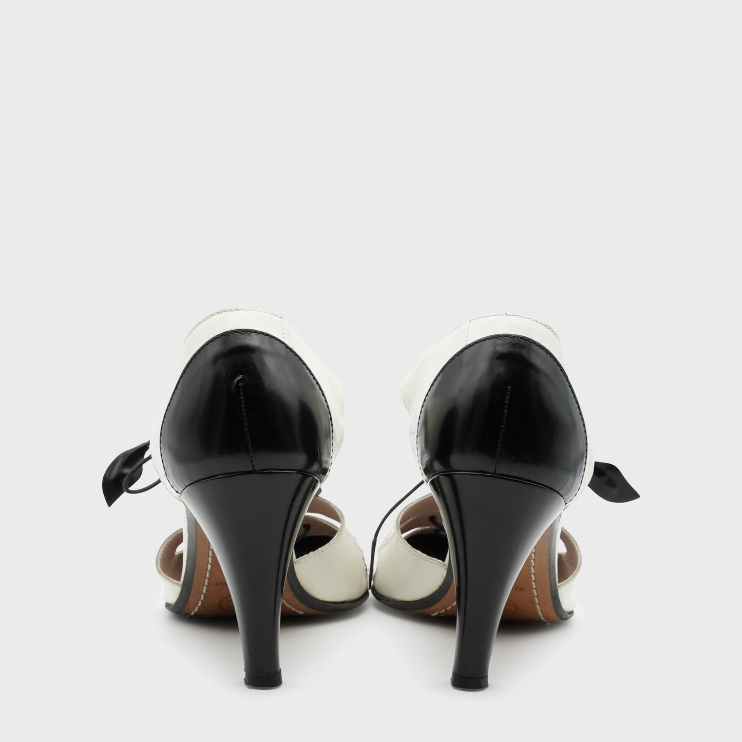 Sandales Noir & Blanc Chanel SS 2003 par Karl Lagerfeld
