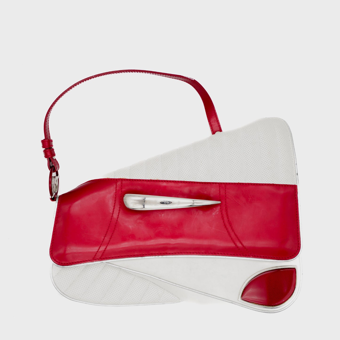 Double Saddle Rouge Christian Dior SS 2001 par John Galliano