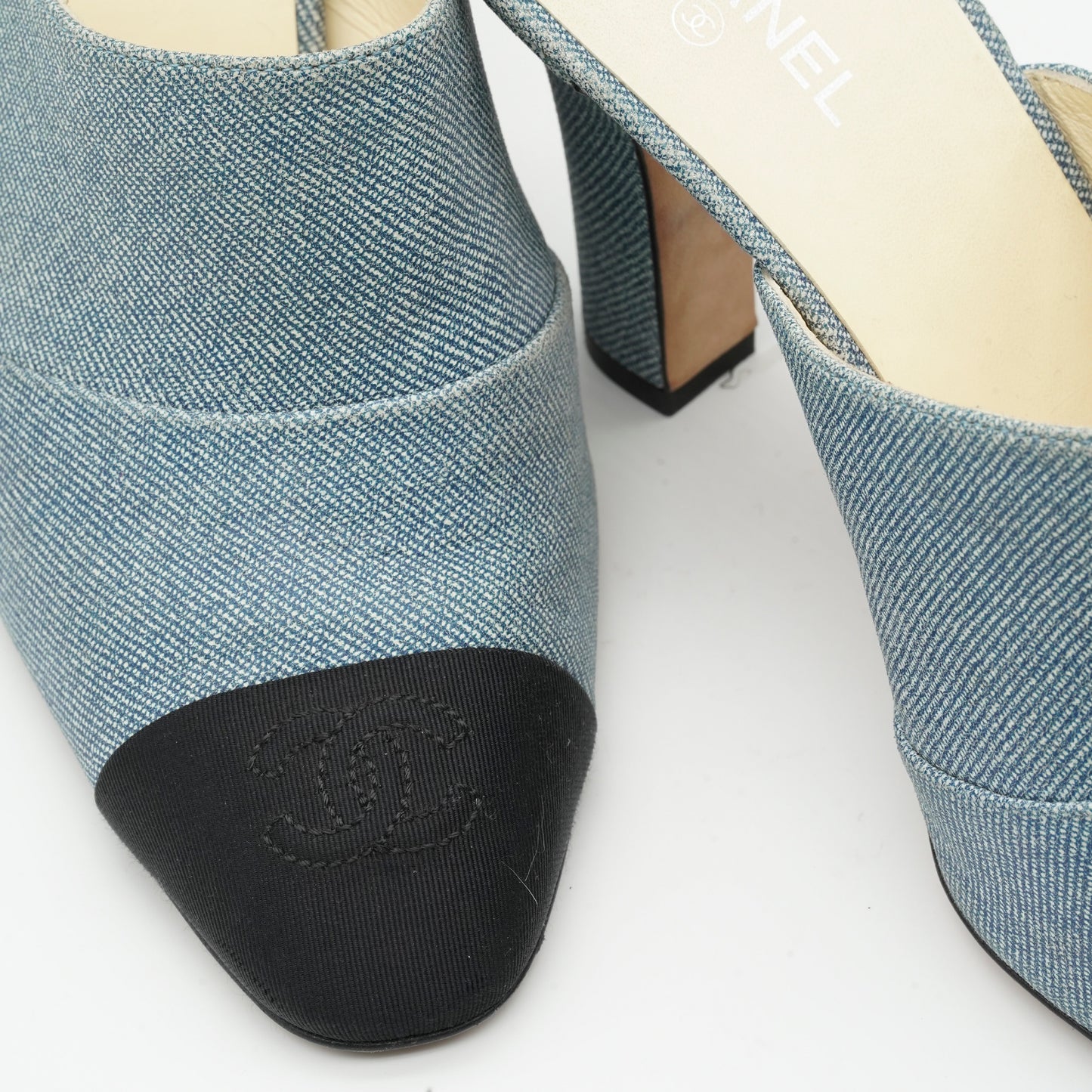 Mules Denim Chanel SS 2017 par Karl Lagerfeld