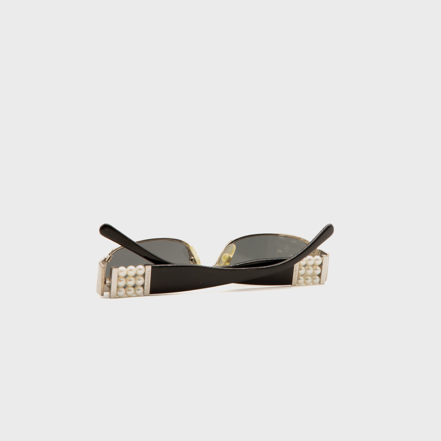 Lunette de soleil Perle Chanel 2000 par Karl Lagerfeld