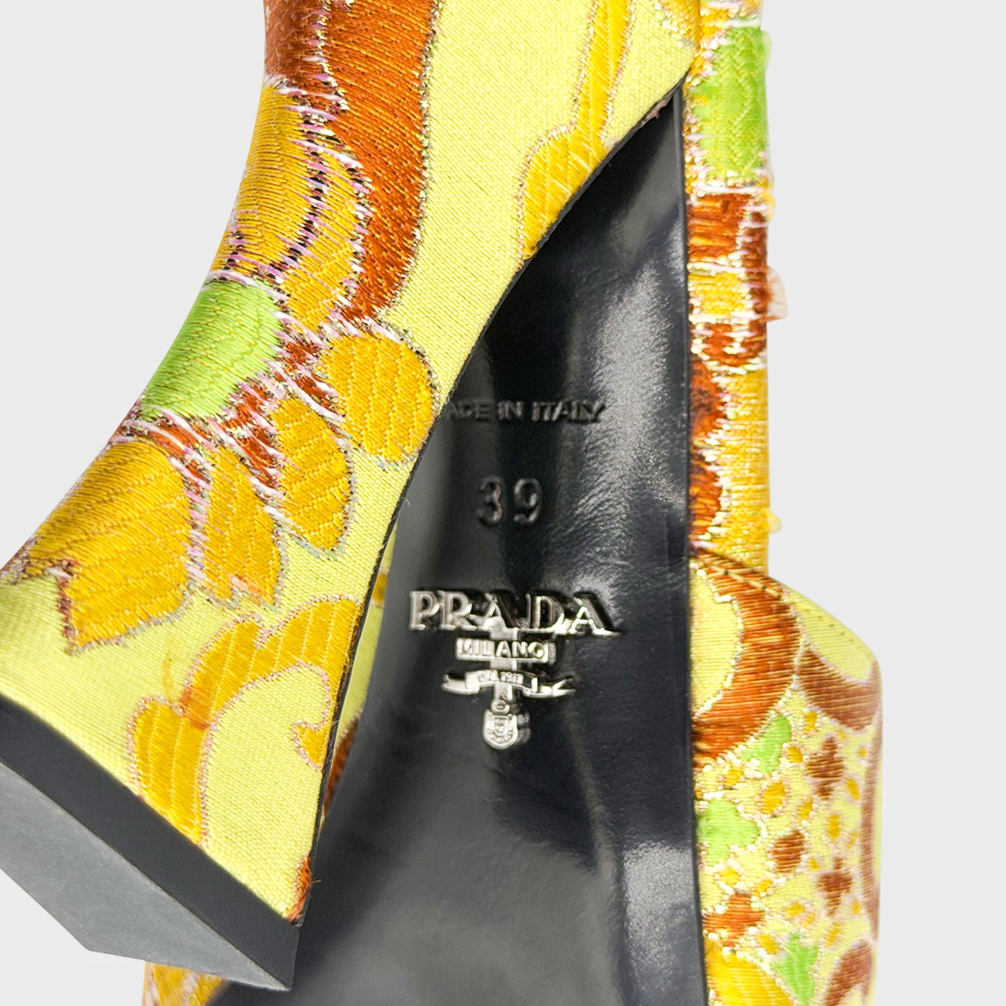 Mules Brocart Jaune Prada SS 2003 par Miuccia Prada