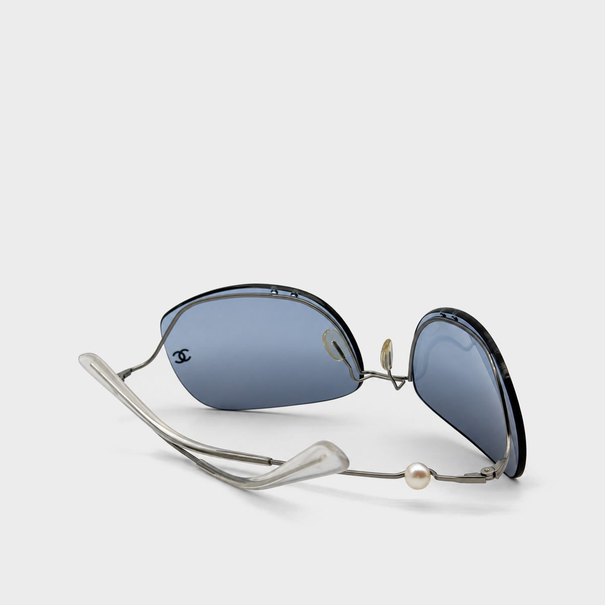 Blue Pearl-Detail Sunglasses Chanel 2000s by Karl Lagerfeld