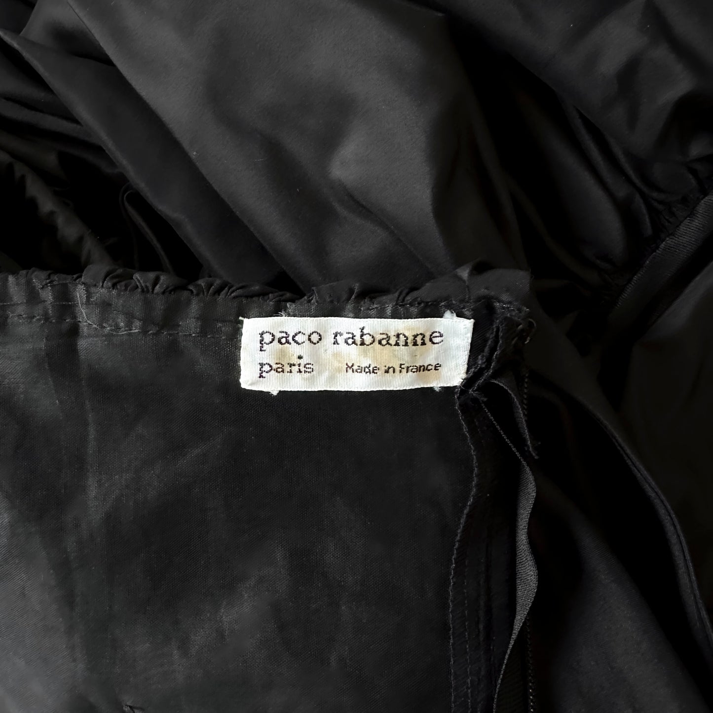 Robe Taffeta Noir 1980 par Paco Rabanne